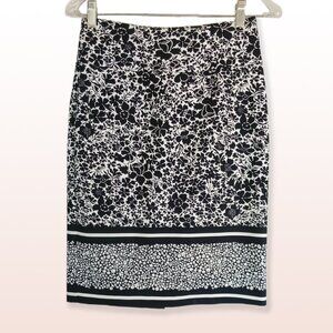 Margaret M Black & White Pencil Skirt Stretchy Size S/P